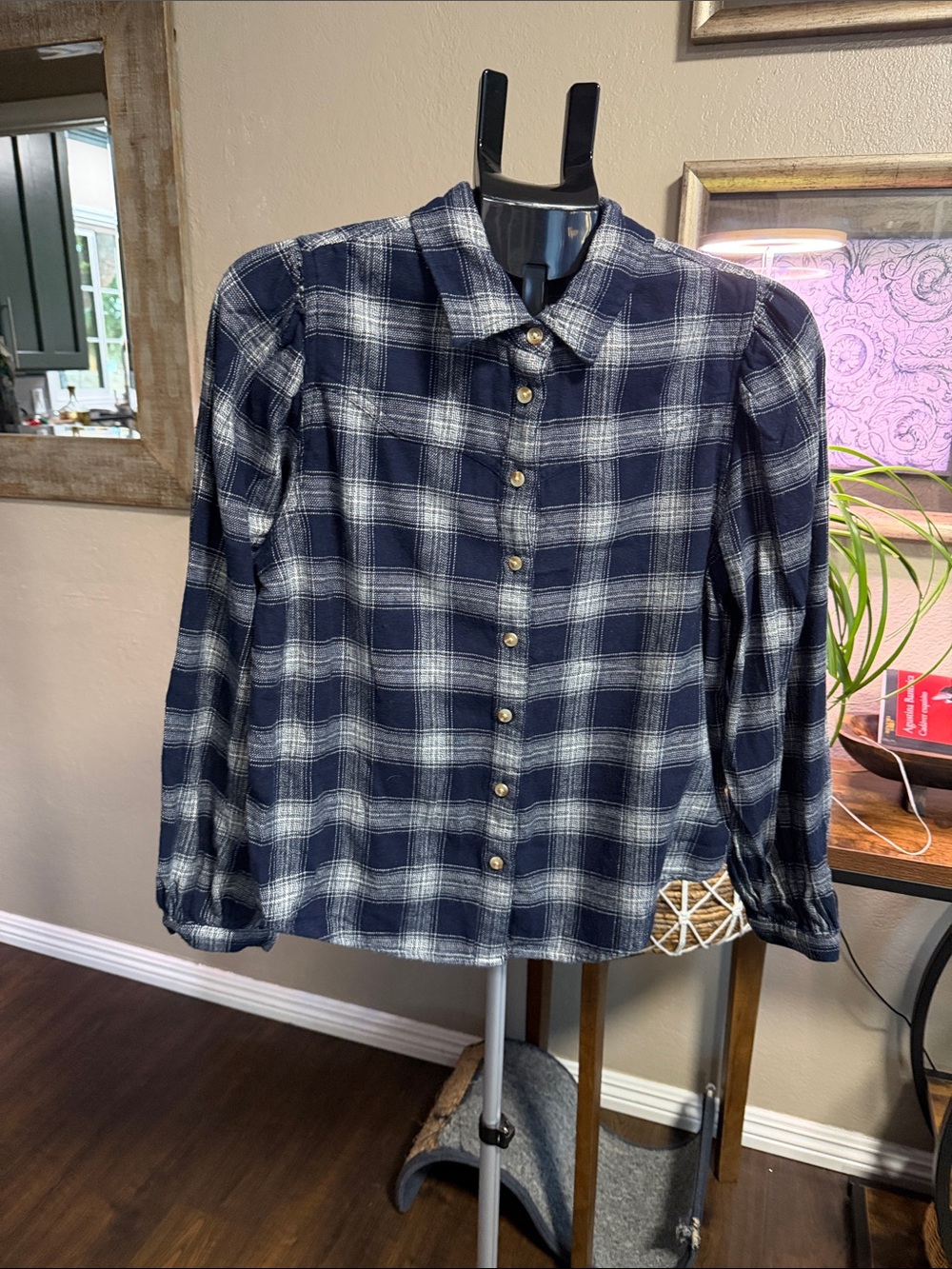 Levi's Navy & White Plaid Puff-Sleeve Button-Down Shirt